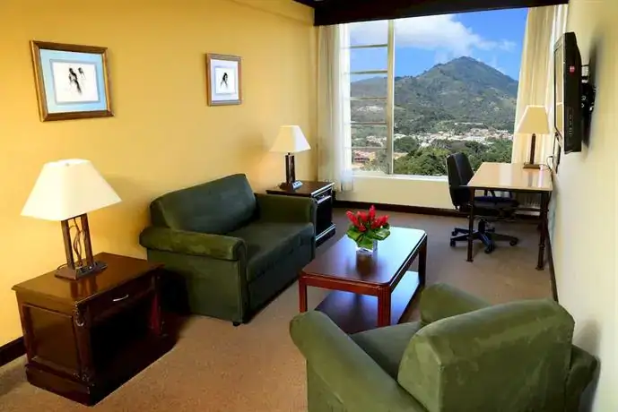 Plaza Hotel and Suites - imagen 4